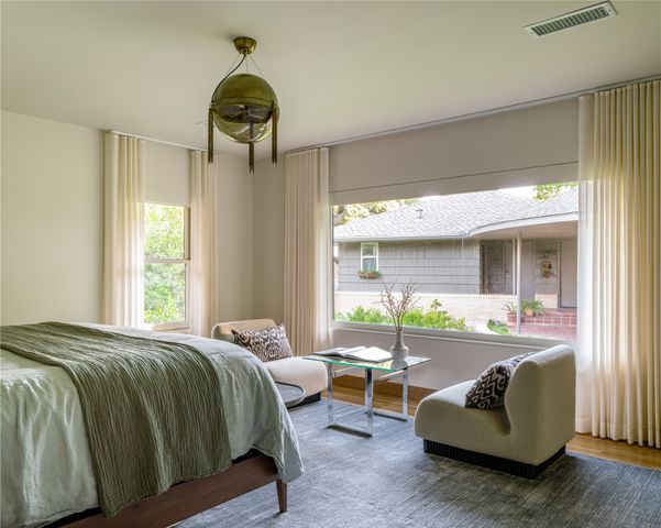 906 Leatrice Drive, Dallas, TX 75208
