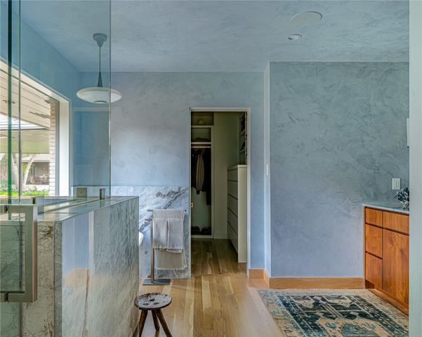 906 Leatrice Drive, Dallas, TX 75208