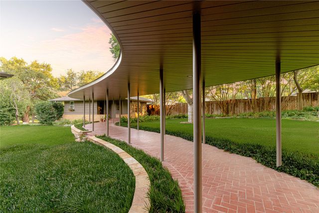 906 Leatrice Drive, Dallas, TX 75208