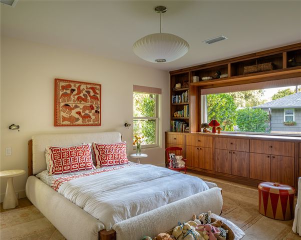 906 Leatrice Drive, Dallas, TX 75208