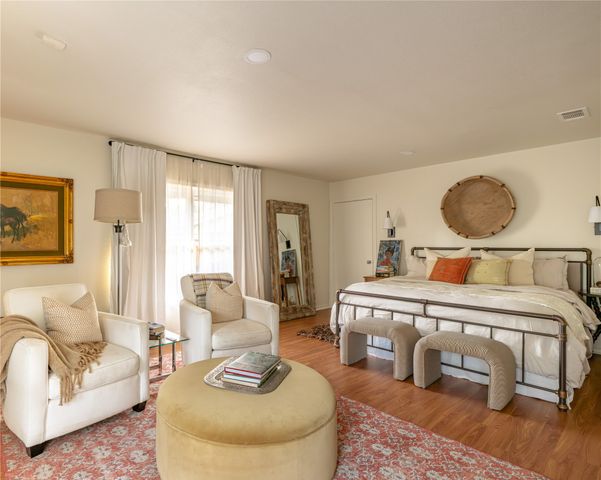906 Leatrice Drive, Dallas, TX 75208