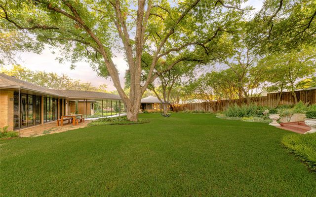 906 Leatrice Drive, Dallas, TX 75208