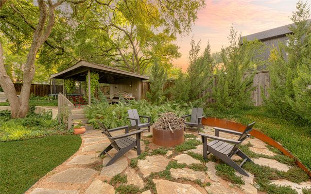 906 Leatrice Drive, Dallas, TX 75208