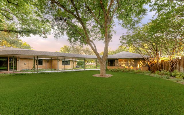 906 Leatrice Drive, Dallas, TX 75208