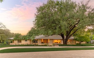 906 Leatrice Drive, Dallas, TX 75208