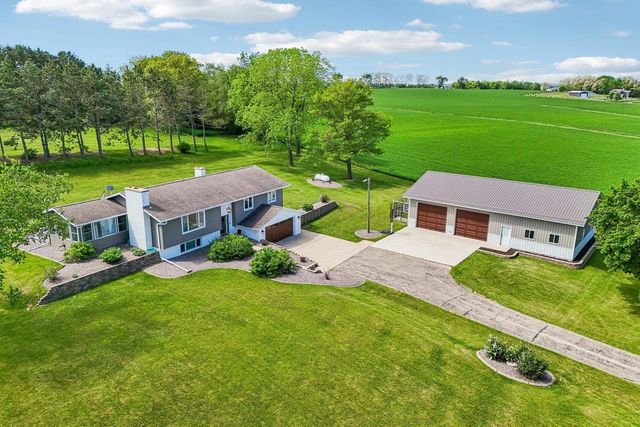 1979 Yelk Drive, Marshall, WI 53559