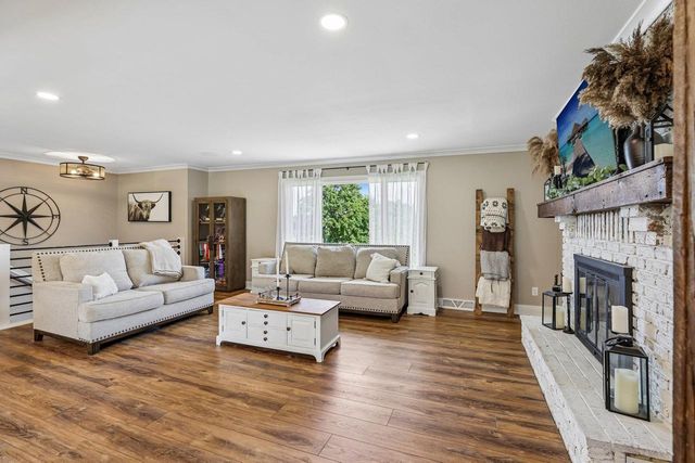 1979 Yelk Drive, Marshall, WI 53559