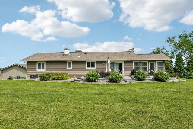 1979 Yelk Drive, Marshall, WI 53559
