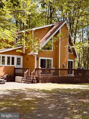 237 CHOCTAW DR, Pocono Lake, PA 18347