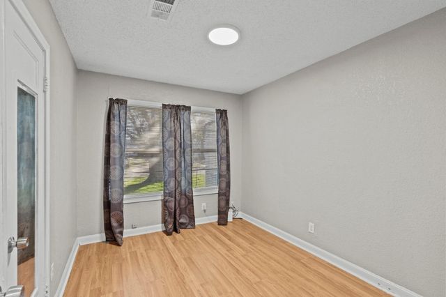 706 13th Street N, Texas City, TX 77590