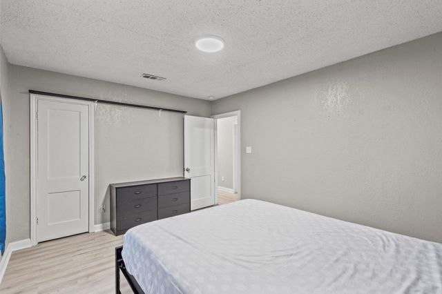 706 13th Street N, Texas City, TX 77590