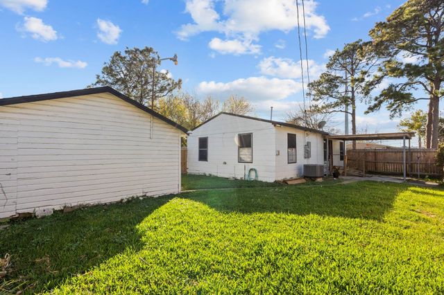 706 13th Street N, Texas City, TX 77590