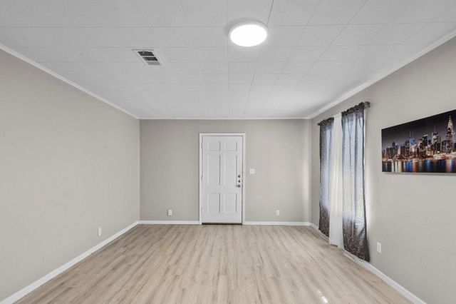 706 13th Street N, Texas City, TX 77590