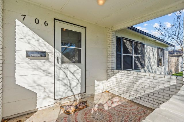 706 13th Street N, Texas City, TX 77590