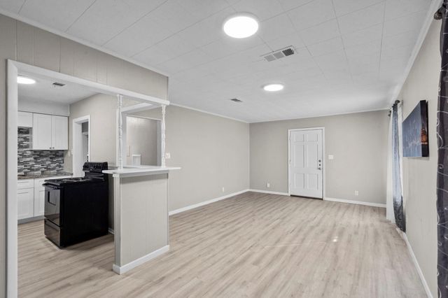 706 13th Street N, Texas City, TX 77590