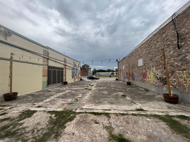 112 W Texas Avenue, Baytown, TX 77520