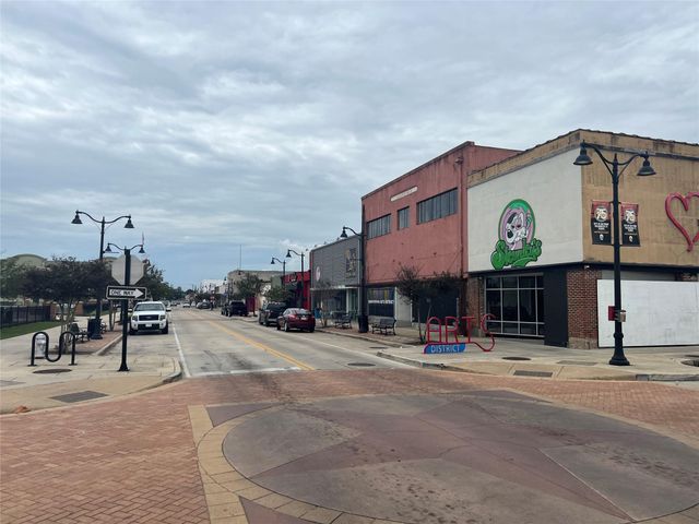 112 W Texas Avenue, Baytown, TX 77520