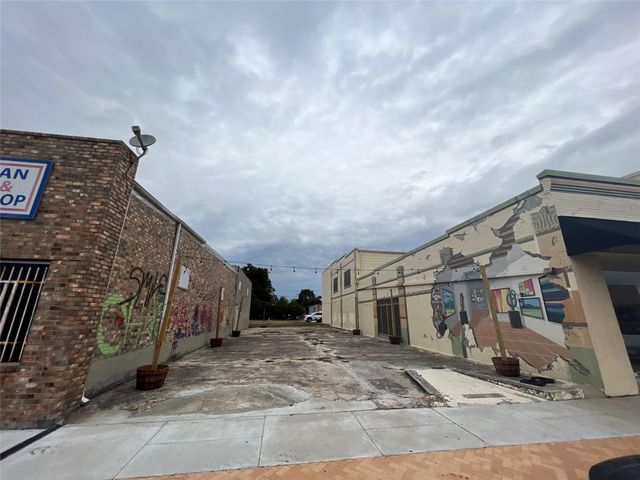 112 W Texas Avenue, Baytown, TX 77520
