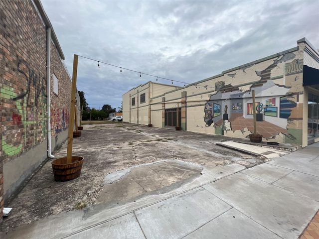 112 W Texas Avenue, Baytown, TX 77520