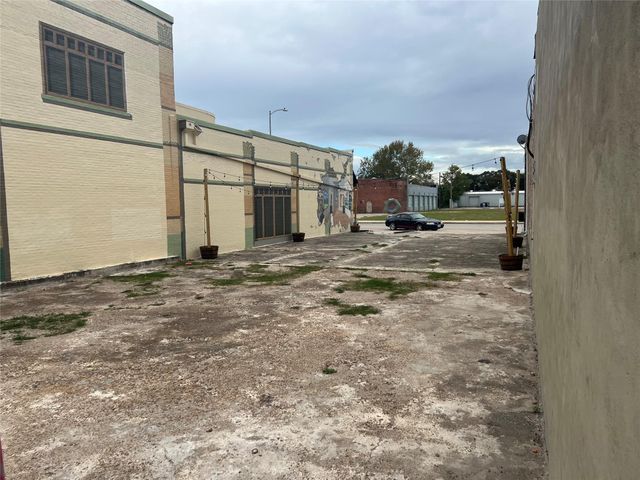 112 W Texas Avenue, Baytown, TX 77520