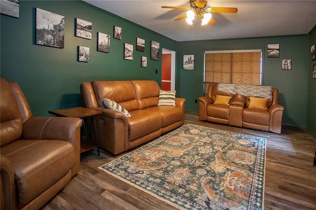 214 Canterbury Circle, Russellville, AR 72802