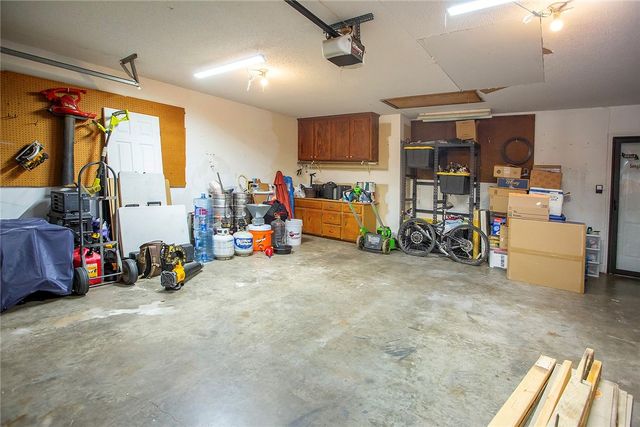 214 Canterbury Circle, Russellville, AR 72802