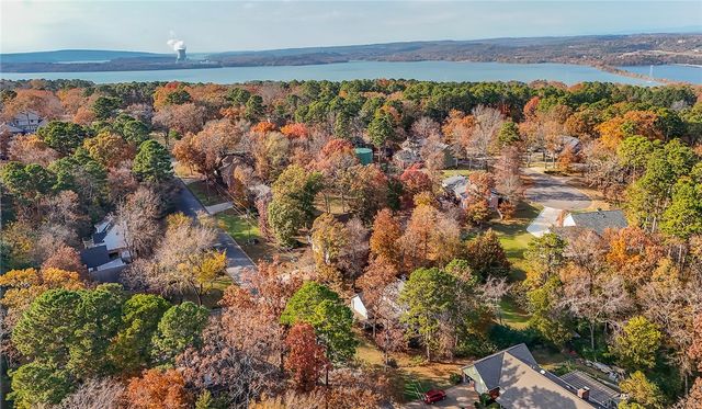 214 Canterbury Circle, Russellville, AR 72802