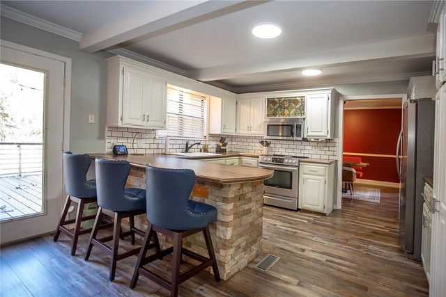 214 Canterbury Circle, Russellville, AR 72802