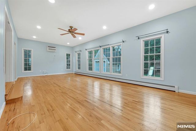 292 Edgewood Avenue, Teaneck, NJ 07666