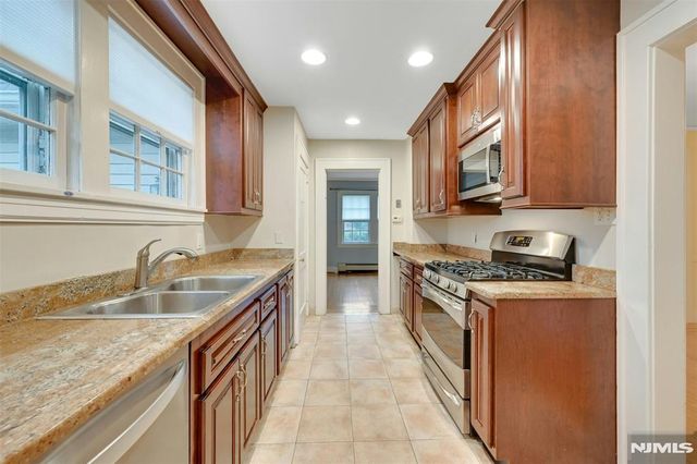 292 Edgewood Avenue, Teaneck, NJ 07666
