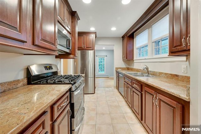 292 Edgewood Avenue, Teaneck, NJ 07666
