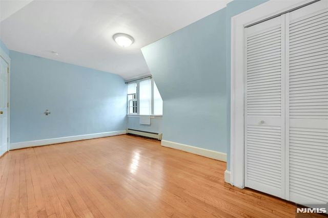292 Edgewood Avenue, Teaneck, NJ 07666