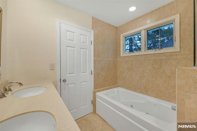 292 Edgewood Avenue, Teaneck, NJ 07666