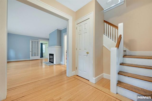 292 Edgewood Avenue, Teaneck, NJ 07666
