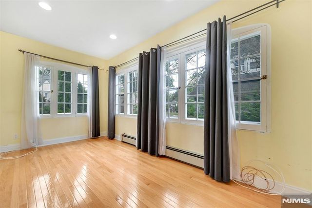 292 Edgewood Avenue, Teaneck, NJ 07666