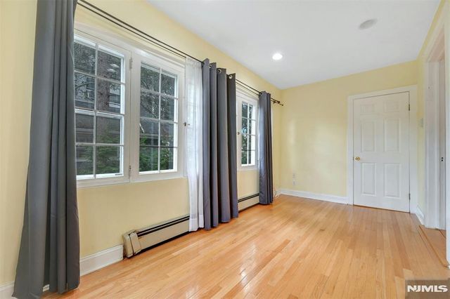 292 Edgewood Avenue, Teaneck, NJ 07666