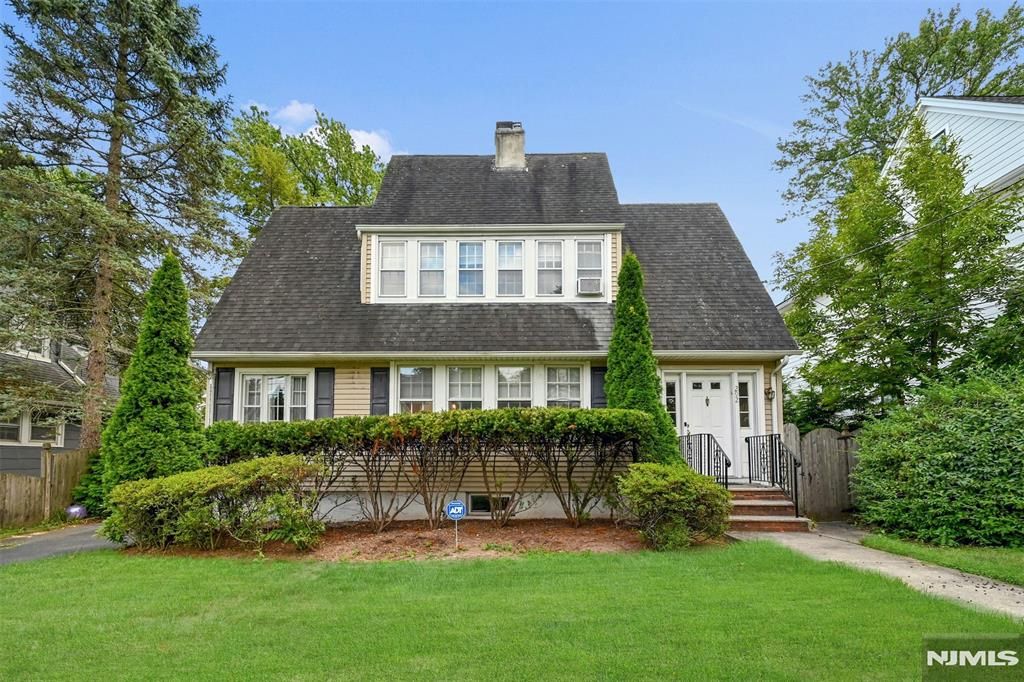 292 Edgewood Avenue, Teaneck, NJ 07666