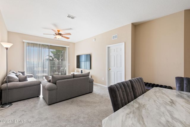 7801 POINT MEADOWS Drive 8406, Jacksonville, FL 32256