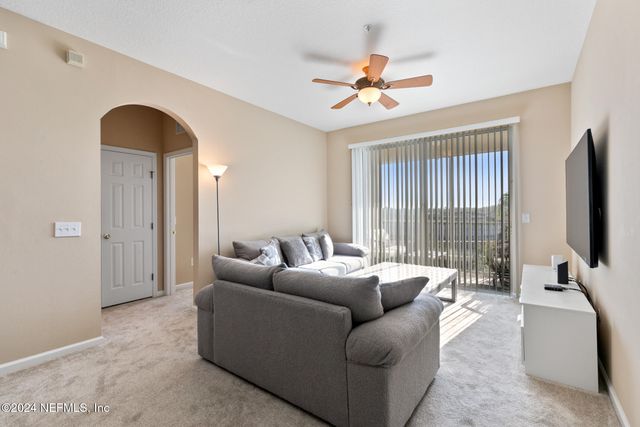 7801 POINT MEADOWS Drive 8406, Jacksonville, FL 32256