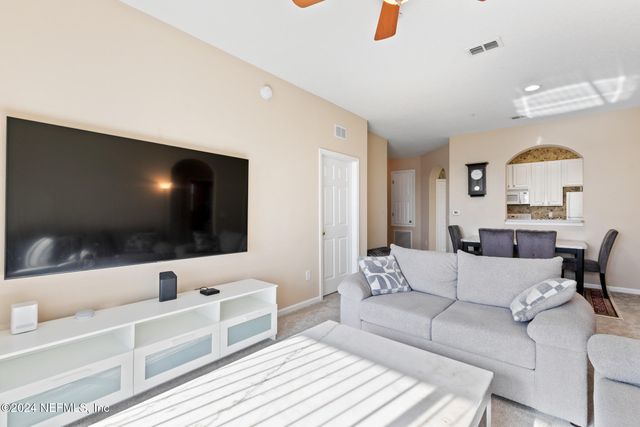 7801 POINT MEADOWS Drive 8406, Jacksonville, FL 32256