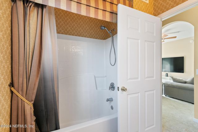 7801 POINT MEADOWS Drive 8406, Jacksonville, FL 32256