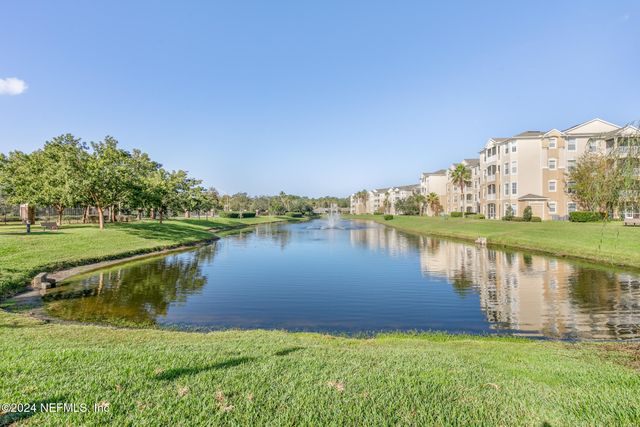 7801 POINT MEADOWS Drive 8406, Jacksonville, FL 32256
