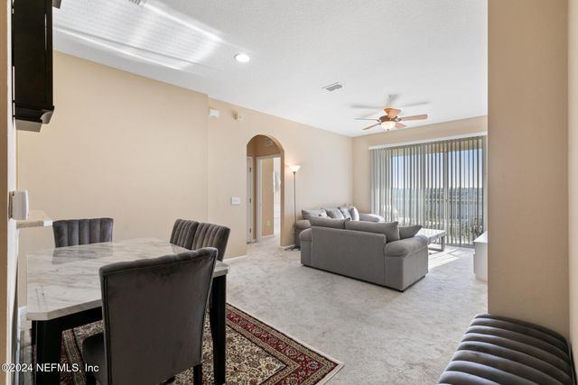 7801 POINT MEADOWS Drive 8406, Jacksonville, FL 32256