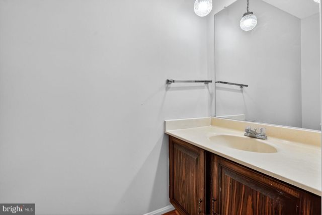 7937 BETHELEN WOODS LN, Springfield, VA 22153