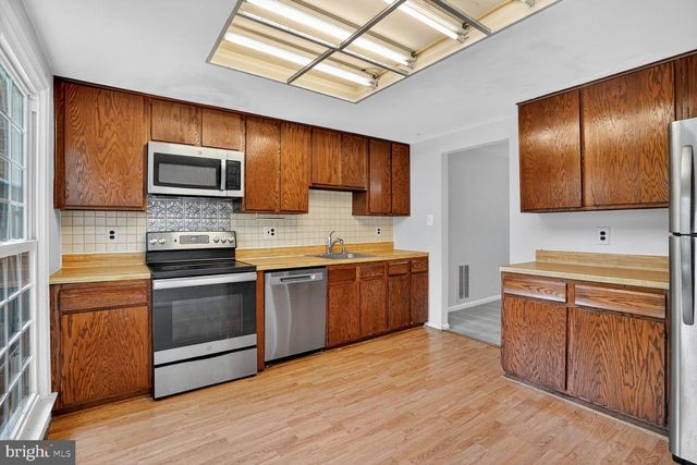 7937 BETHELEN WOODS LN, Springfield, VA 22153