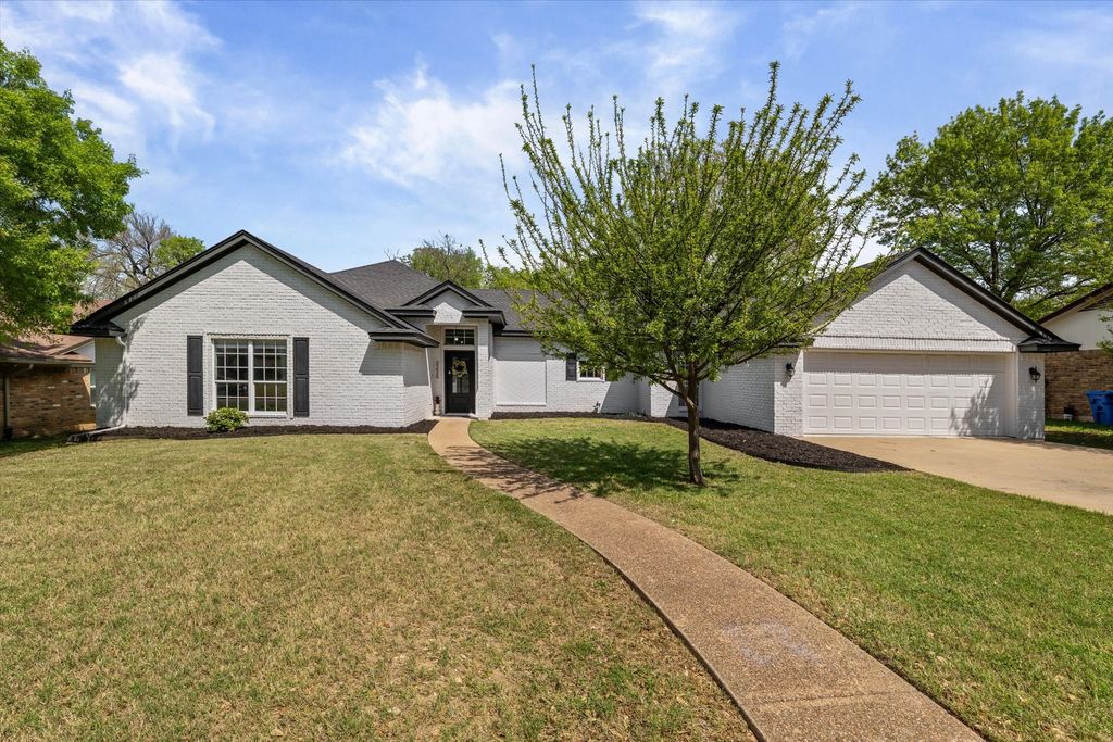3229 Village Park Drive, Waco, TX 76708