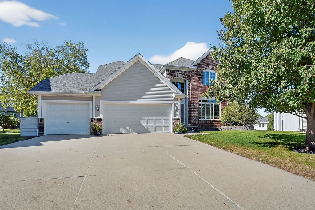 9115 Telford Circle, Johnston, IA 50131