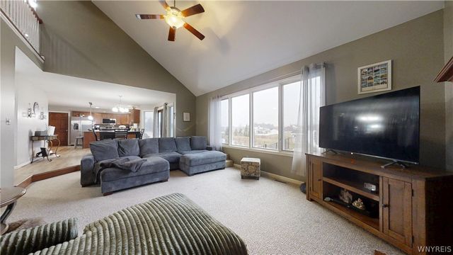 10 Muirfield Lane, Lancaster, NY 14086