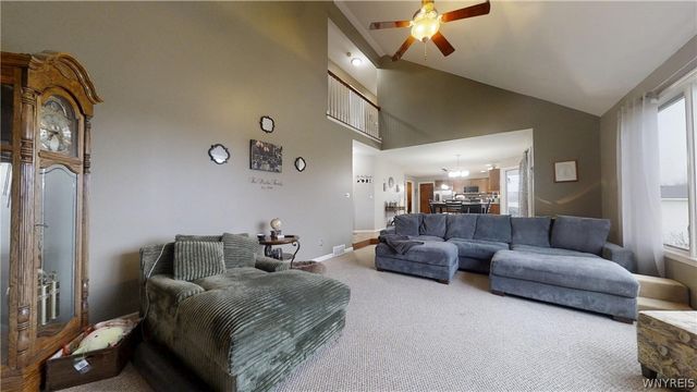 10 Muirfield Lane, Lancaster, NY 14086