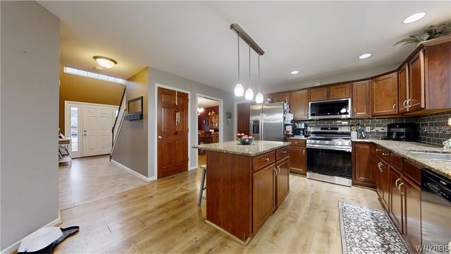 10 Muirfield Lane, Lancaster, NY 14086